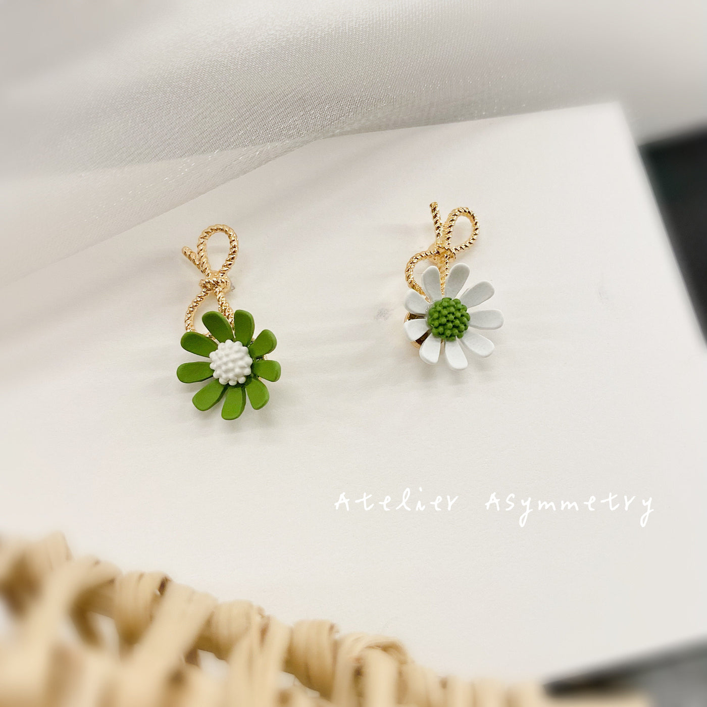 Mismatched Green and White Daisy Stud Earrings 