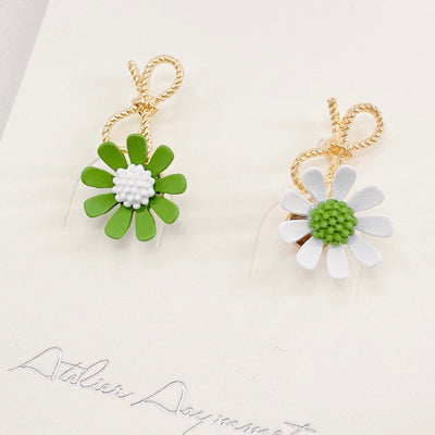 Mismatched Green and White Daisy Stud Earrings 