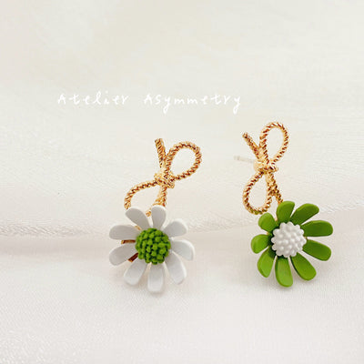 Mismatched Green and White Daisy Stud Earrings 