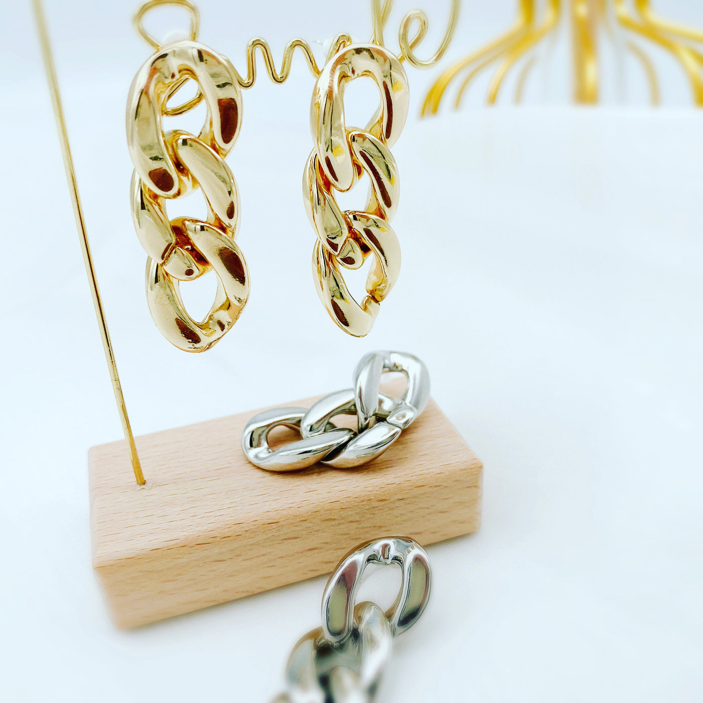 Lightweight Chain Dangle Earrings 