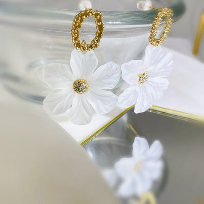 Clear Flower Dangle Earrings 