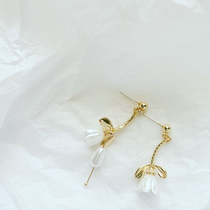 White Tulip Asymmetric Dangle Earrings 