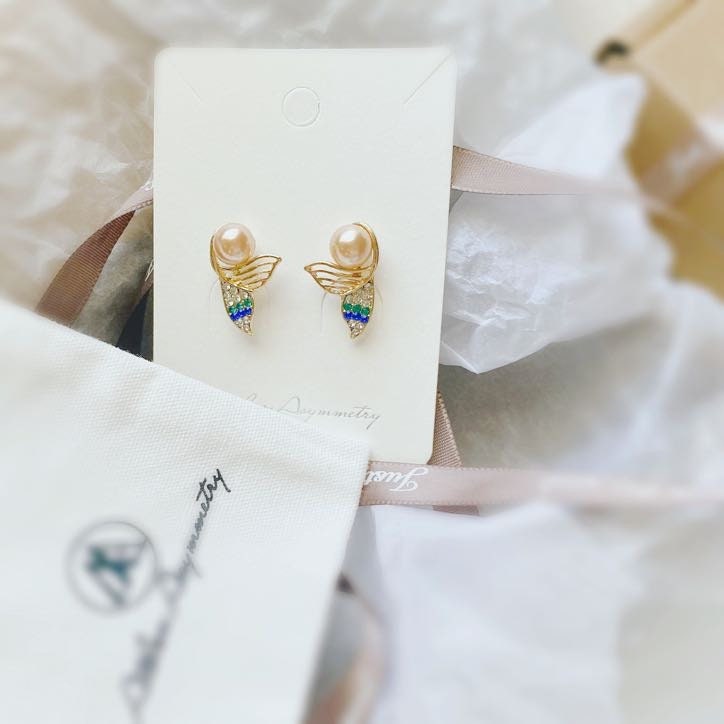 Pearl Dolphin Tail Stud Earrings 